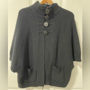 NATIVE WORLD- Black short sleeve 3 button cowl